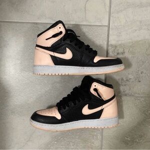 Authentic Crimson Tint Jordan 1s 7Y (W8.5)